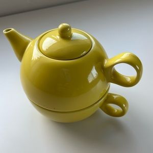 NWOT - Porcelain Teapot with cup